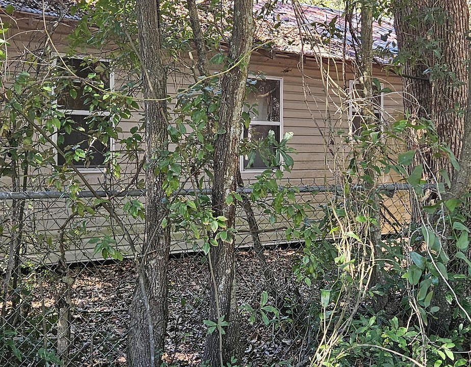 2nd image of 400 31st St