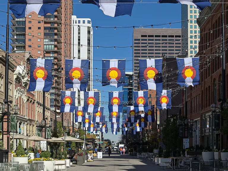 Live just steps to Larimer Square and enjoy convenient access to vibrant bars, lounges, and late-night eats.