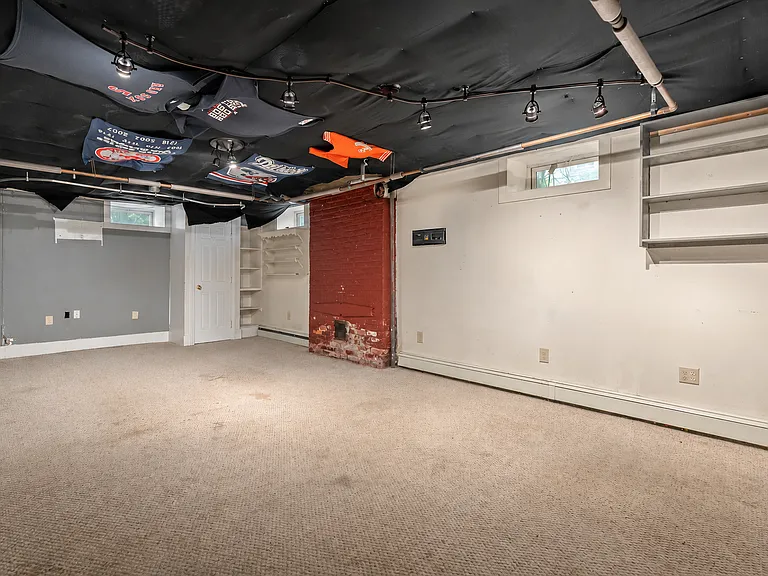 103 Hollis Ave — Photo 30