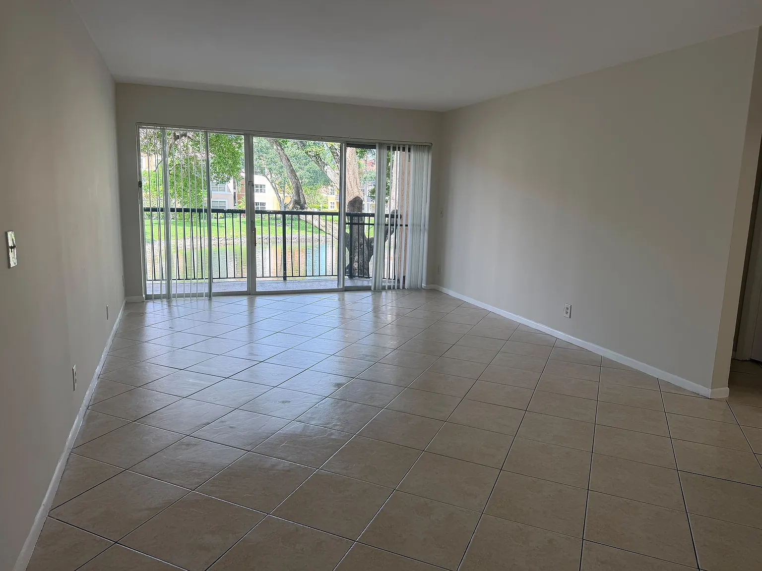 2 bed, 984 sqft, $2,200 — Photo 3