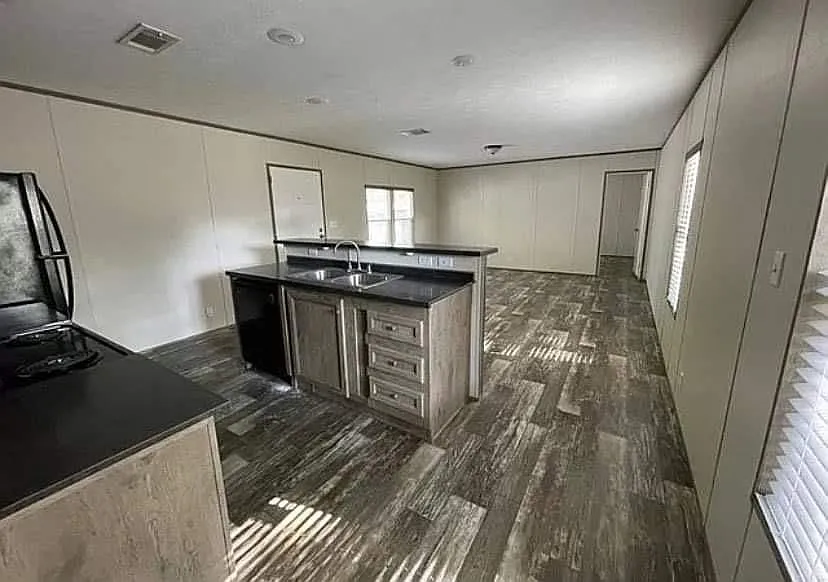 3 bed, 2100 sqft, $2,000 — Photo 2