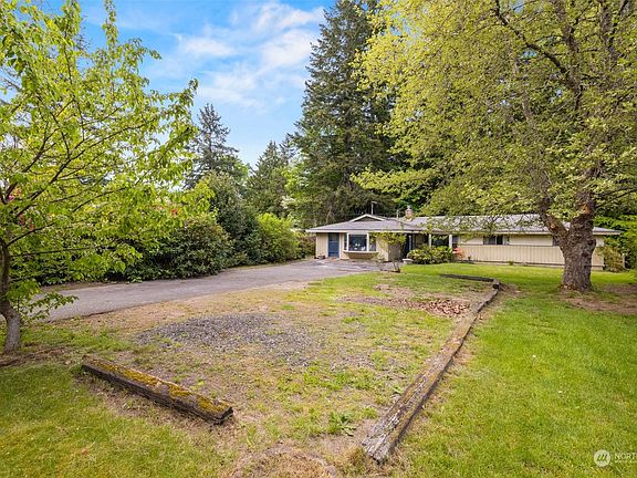 3rd image of 3427 SE Laurel Court