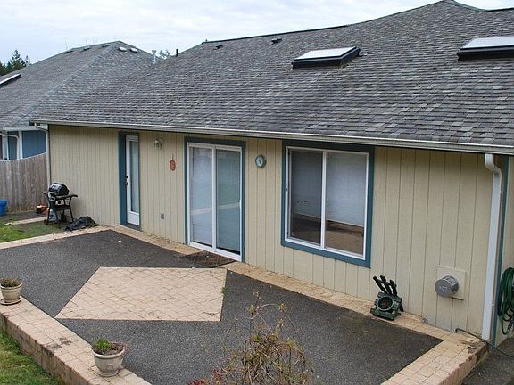 2nd image of 8620 NE Sebastian Dr