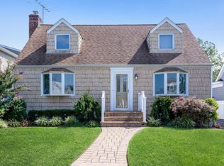 206 Dorchester Rd, Garden City, NY 11530