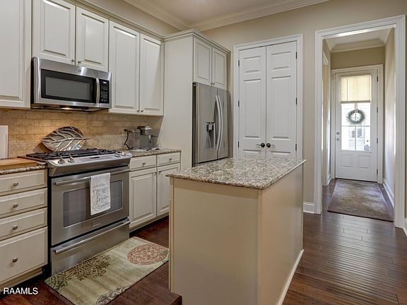 4th image of 208 Traditions Dr