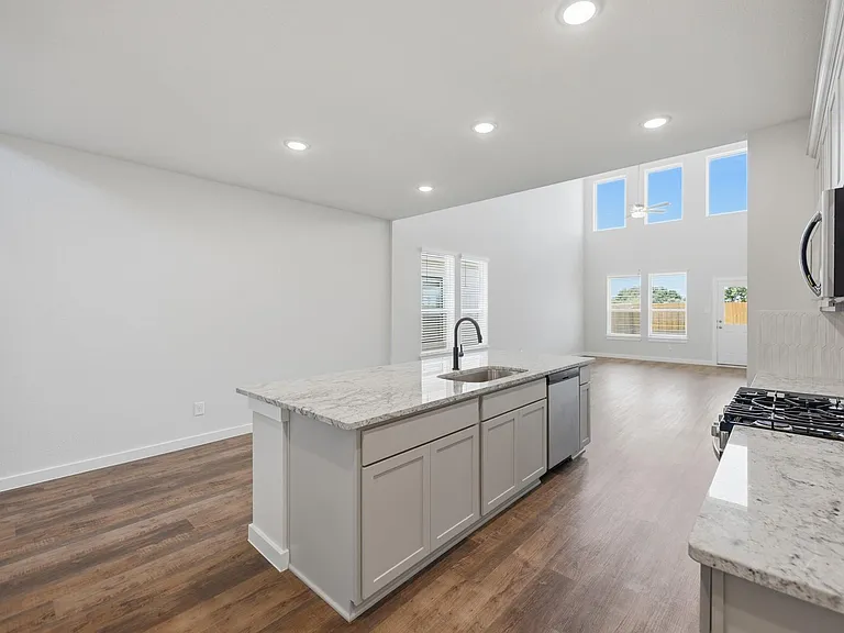 1053 Lilly Ln — Photo 8
