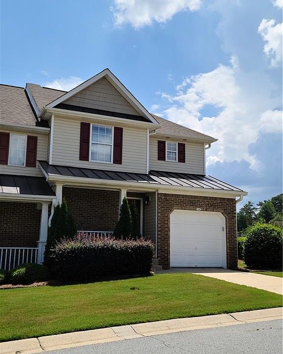 1st image of 120 Fox Creek Dr