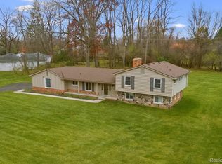 5570 Forman Dr, Bloomfield Hills, MI 48301