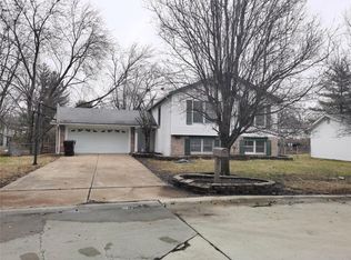 43 Countrywood Dr, Saint Peters, MO 63376