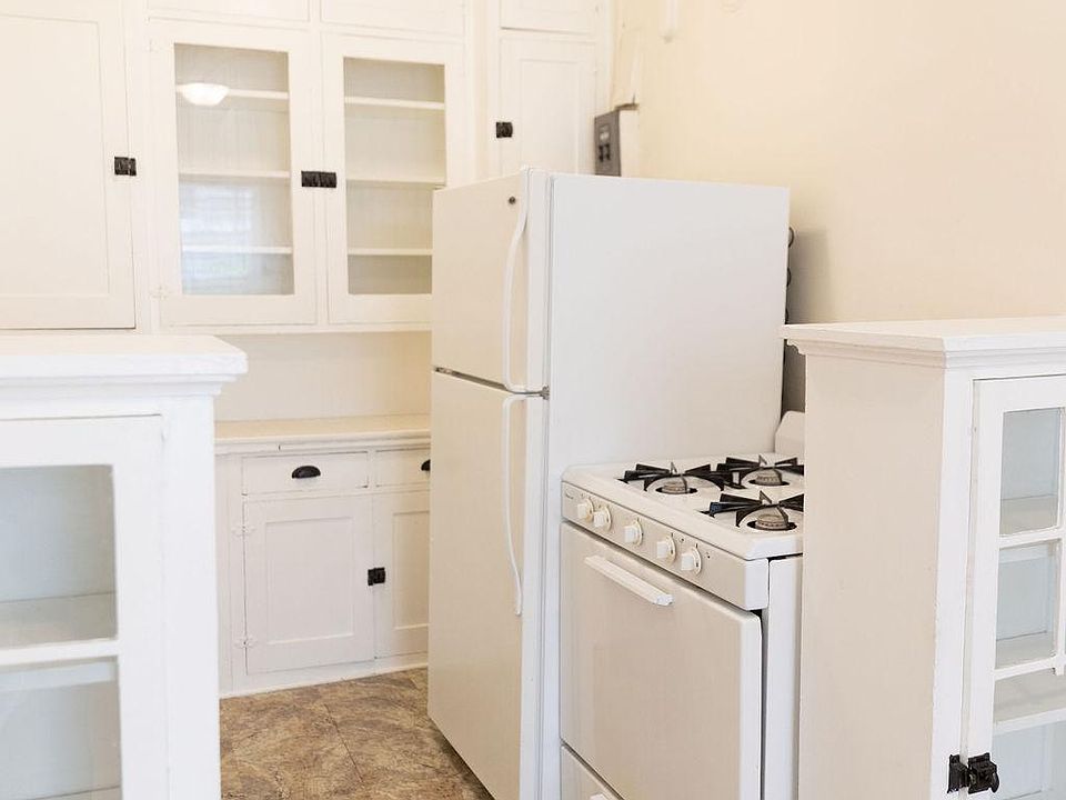1st image of 145 Chatsworth St S APT 102