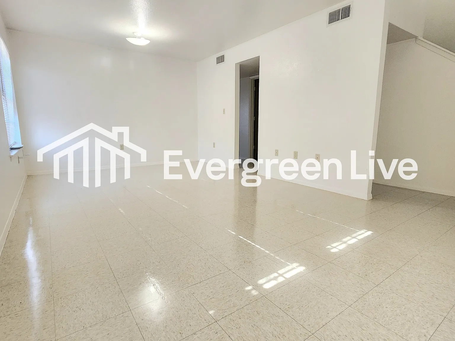 4 bed, 2.5 bath, 1390 sqft, $1,395 — Photo 3