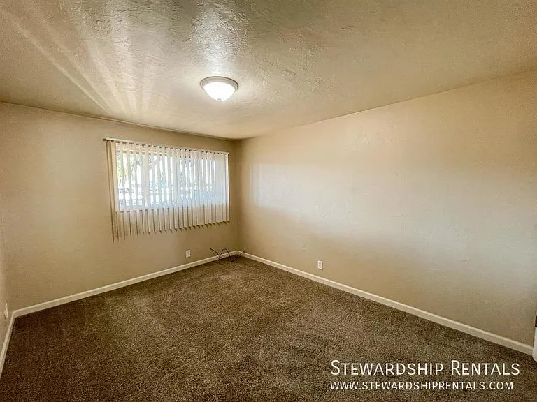 880 W 6th Ave #1 — Photo 11
