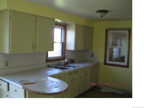 3rd image of 964 Pioneer Dr