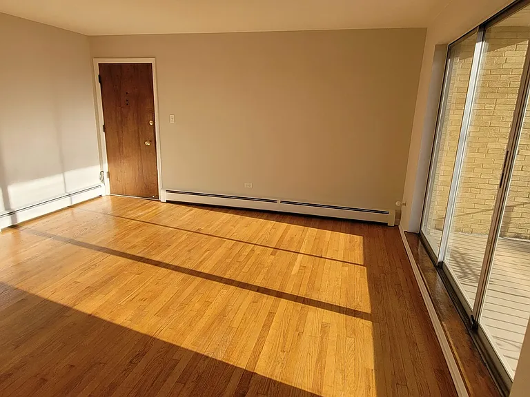 2900 N River Rd #9 — Photo 2