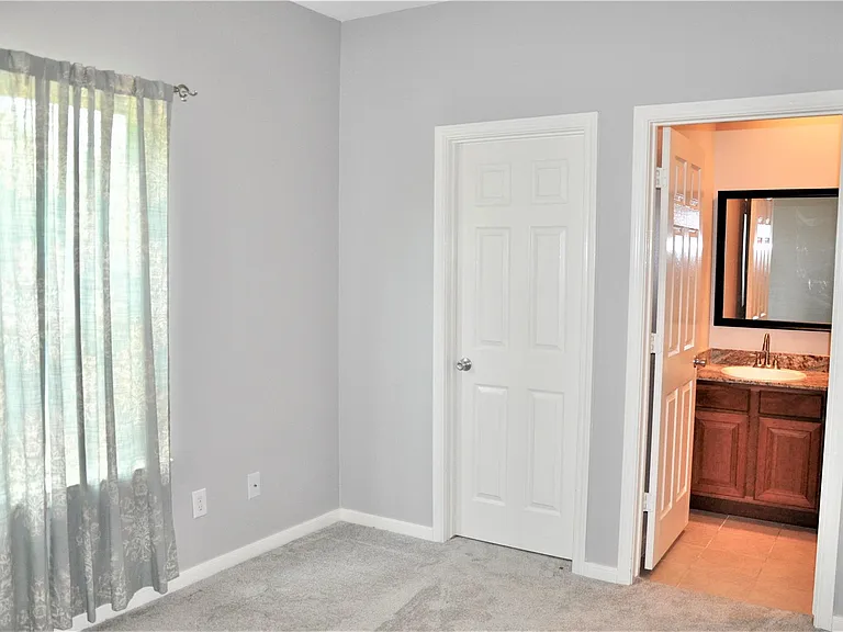 9010 Laverne Park Ln — Photo 15