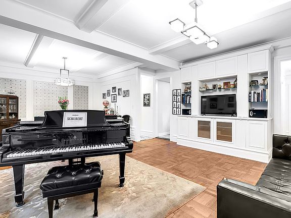 2nd image of 160 W 87th St APT 3B