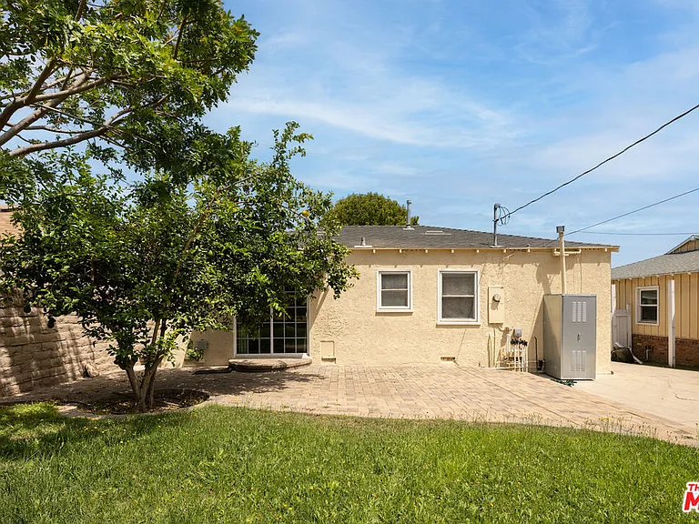 8333 Airlane Ave — Photo 22