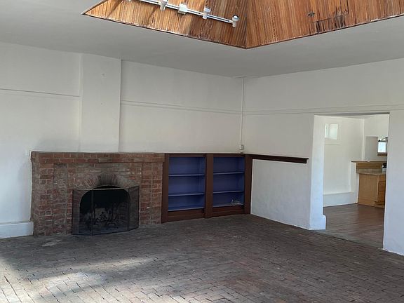 3rd image of 319 S Railroad Ave