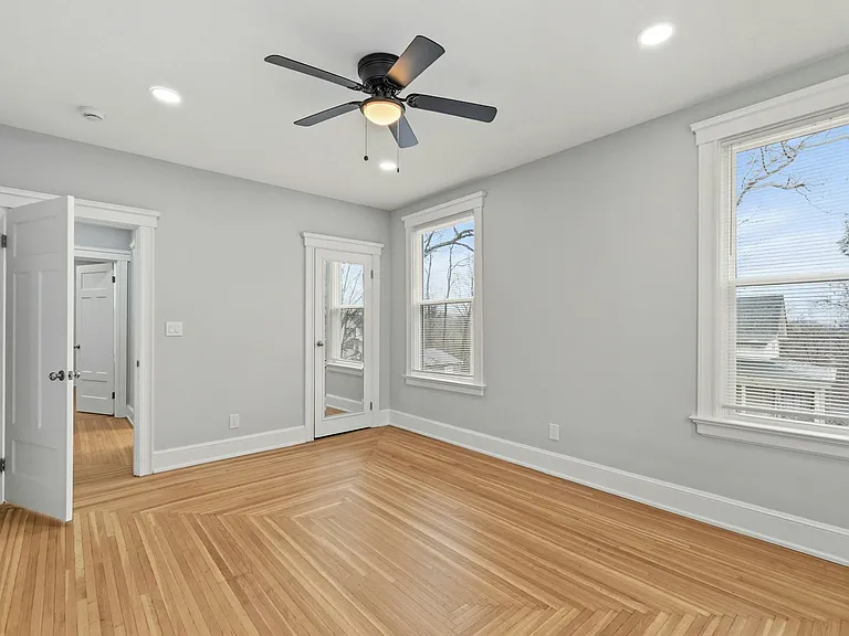 2978 Wardall Ave — Photo 34