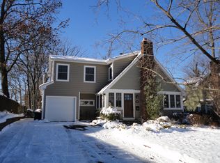 28 Dogwood Ter, Livingston, NJ 07039