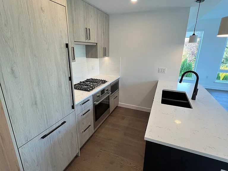 6859 Cambie St #3XX — Photo 4