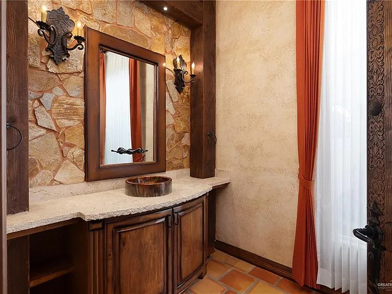 2304 Antigua Dr — Photo 14