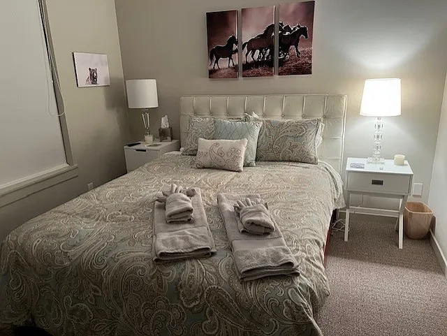 Guest room with ensuite bath