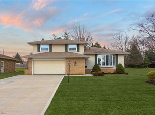 7195 Lee Dr, Parma, OH 44134