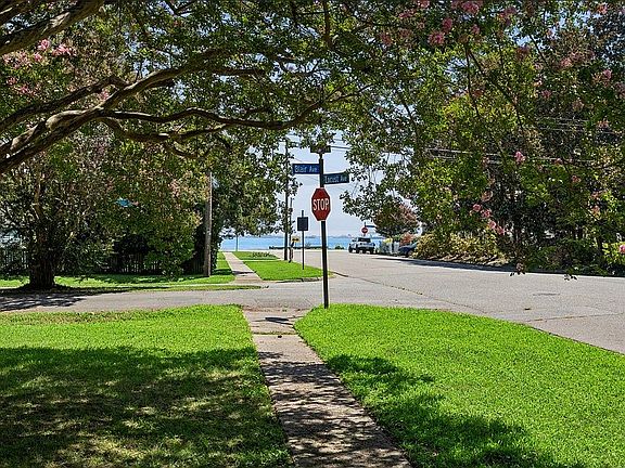 4th image of 30 Locust Ave