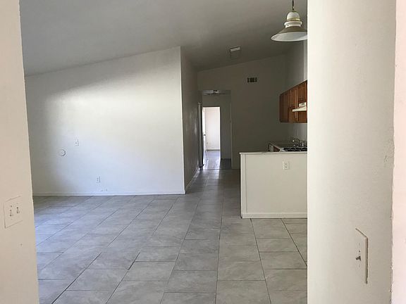 5th image of 2950 Connie Dr