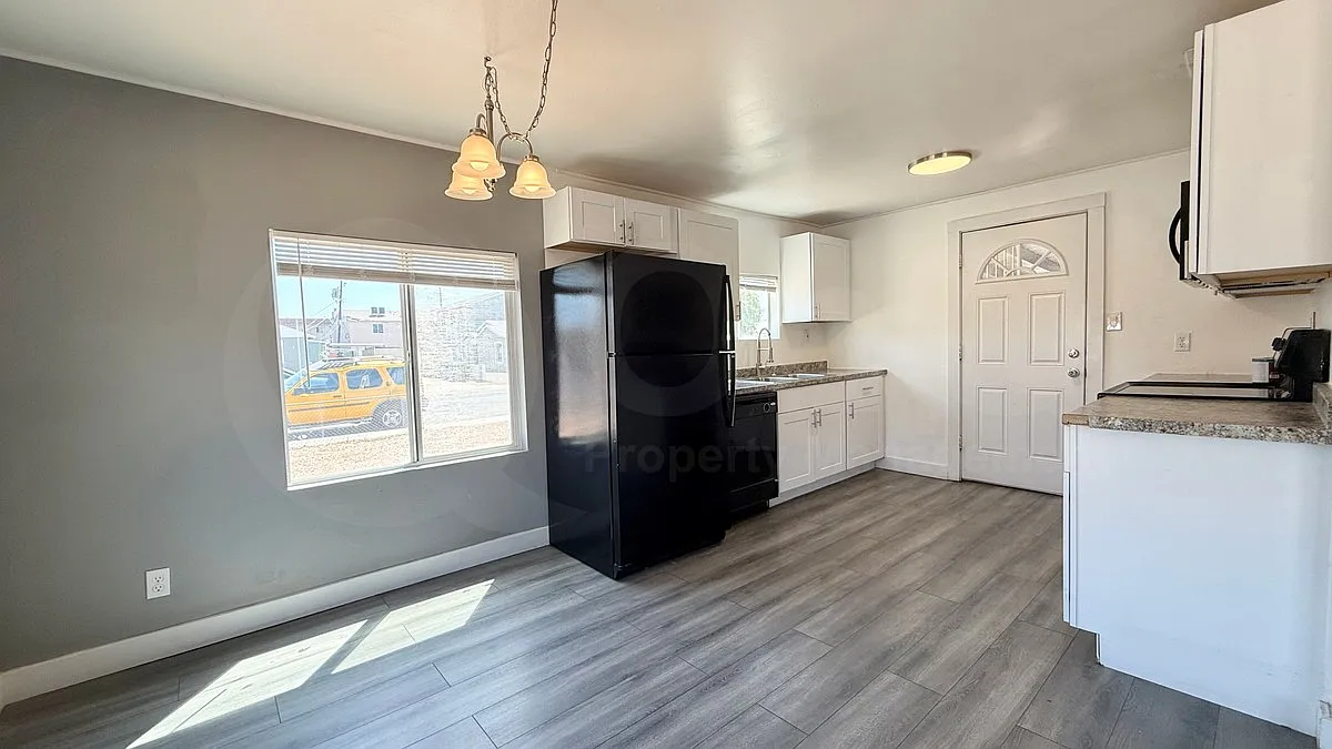 2 bed, 1.0 bath, 851 sqft, $1,650 — Photo 3