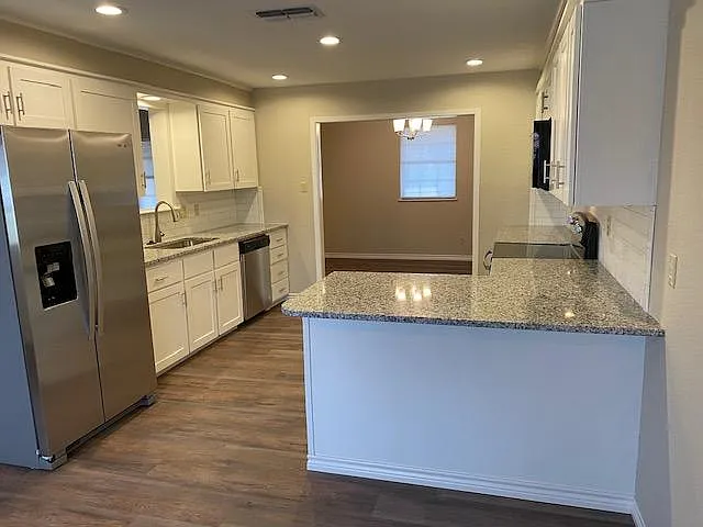 1402 Center Dr — Photo 2