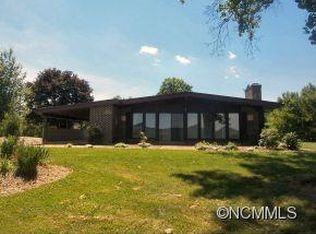 60/62 Drexel Rd, Hendersonville, NC 28739