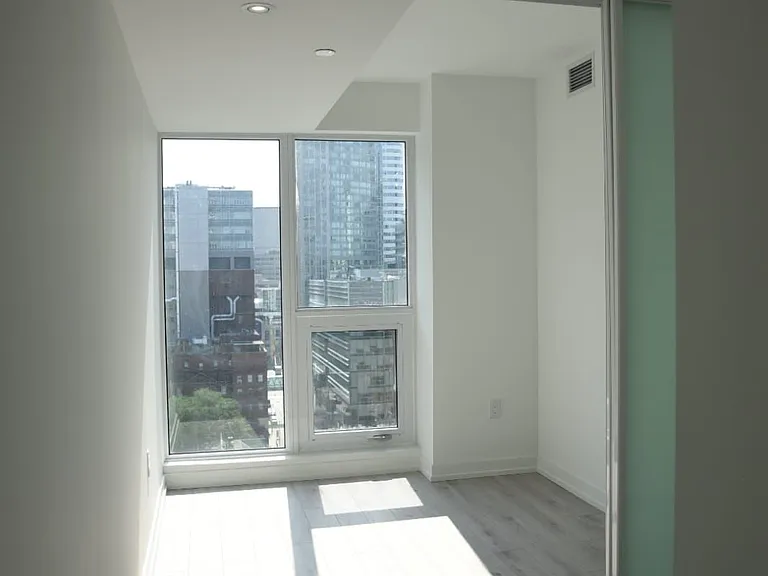 77 Shuter St #1813 — Photo 6