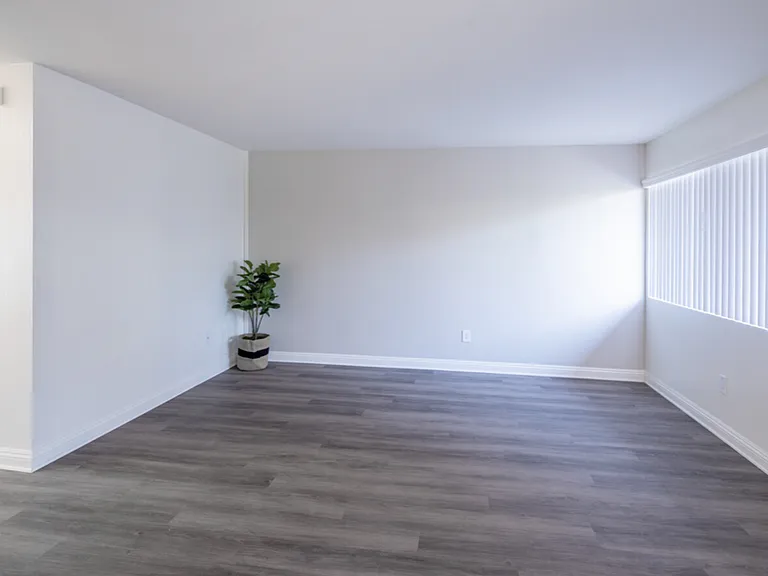 Artesia Crossings Apartments — Photo 33