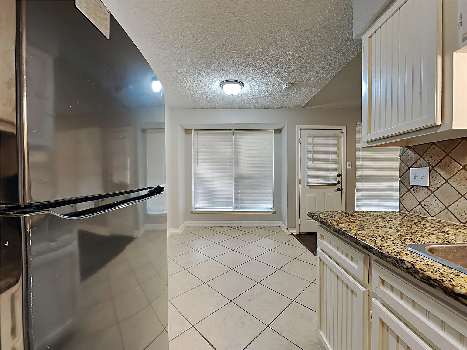 3 bed, 2.0 bath, 1342 sqft, $1,650 — Photo 4