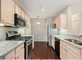 25300 Lake Mist Sq UNIT 202, Chantilly, VA 20152