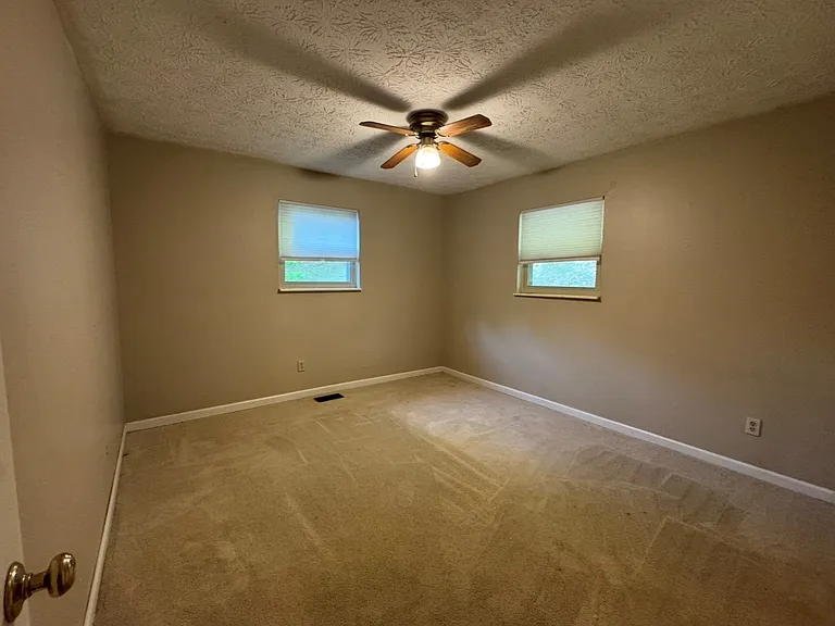 322 Norfolk Cir — Photo 3