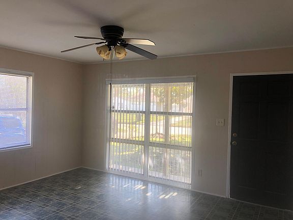 large living room, Blinds in all rooms, new ceiling fan, new door
