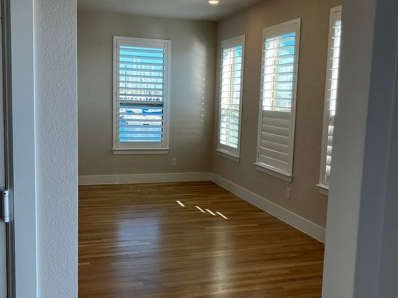 great flex space (or office) with lots of natural light and marina views