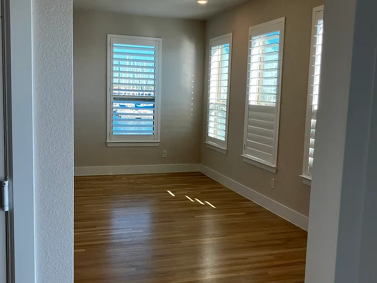 great flex space (or office) with lots of natural light and marina views