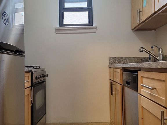 3rd image of 445 E 77th St APT 6L