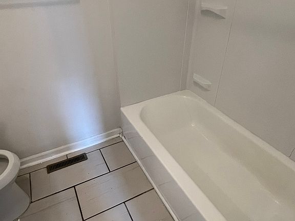 4th image of 58 Gladstone Pl Unit 2