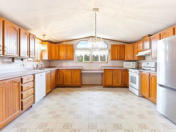 4th image of 7740 S Park Rd #320