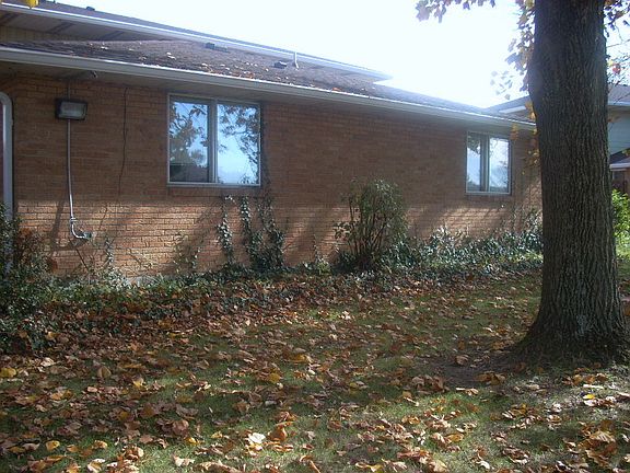 2nd image of 1621 Villa South Dr