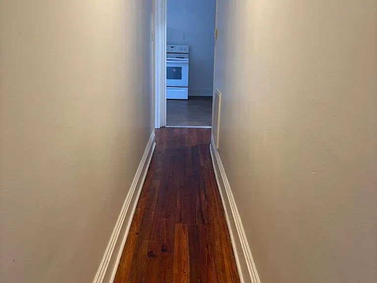 729 W Princess St #2 — Photo 6