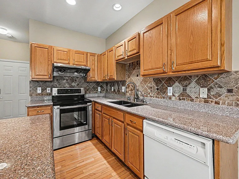 4304 Gateway Cir — Photo 7