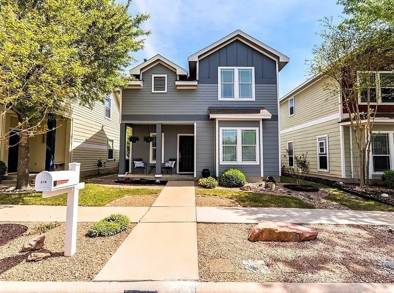 3 bed, 2.5 bath, 1303 sqft, $2,100 — Photo 3