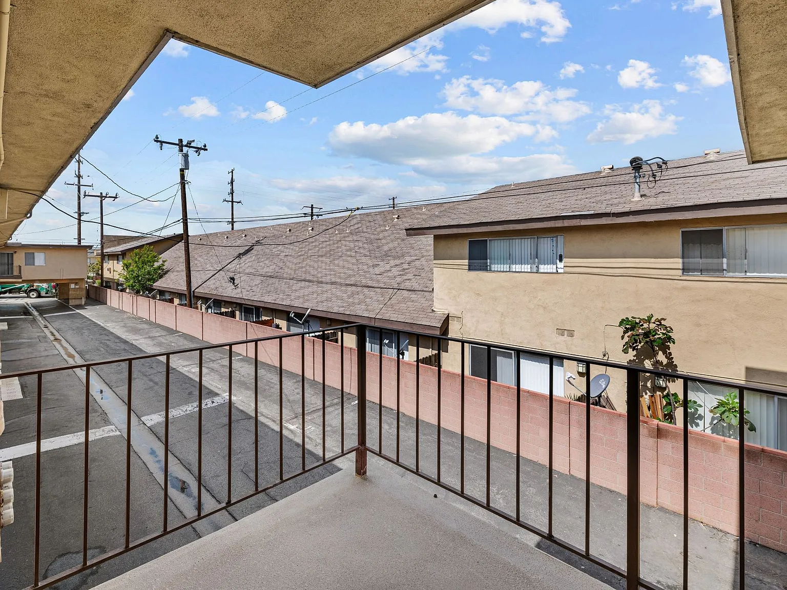 Crestview Apartments — Photo 2