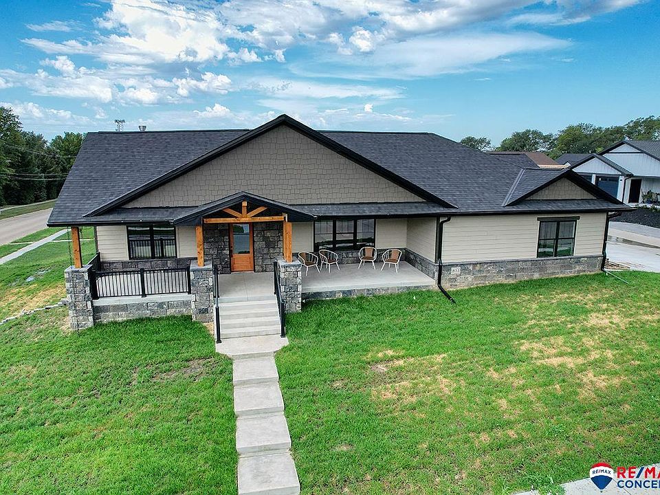 1st image of 833 Ironwood Dr